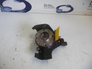 Gebruikte Asschenkel links-voor Peugeot Bipper (AA) 1.3 HDI Prijs € 70,00 Margeregeling aangeboden door De Vos Onderdelen