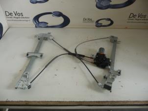 Gebruikte Ruitmechaniek 4Deurs rechts-voor Citroen Berlingo Prijs € 55,00 Margeregeling aangeboden door De Vos Onderdelen