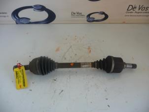 Gebruikte Aandrijfas links-voor Peugeot 407 Prijs € 70,00 Margeregeling aangeboden door De Vos Onderdelen
