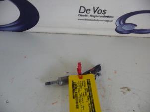Gebruikte Injector (benzine injectie) Citroen C3 Picasso Prijs € 80,00 Margeregeling aangeboden door De Vos Autodemontagebedrijf