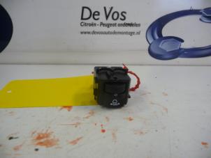 Gebruikte Schakelaar Citroen Jumpy Prijs € 10,00 Margeregeling aangeboden door De Vos Onderdelen