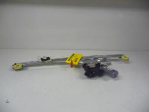 Gebruikte Ruitmechaniek 4Deurs rechts-voor Peugeot Boxer (U9) 2.2 HDi 120 Euro 4 Prijs € 80,00 Margeregeling aangeboden door De Vos Onderdelen