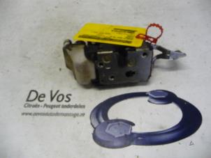 Gebruikte Deurslot Mechaniek 4Deurs rechts-voor Citroen Jumper (U5) 2.0 HDi Prijs € 35,00 Margeregeling aangeboden door De Vos Autodemontagebedrijf