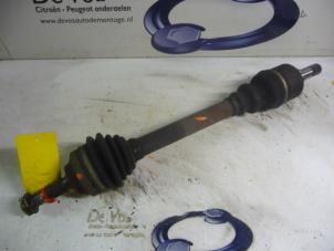 Gebruikte Aandrijfas links-voor Citroen C5 I Berline (DC) 2.0 HPI 16V Prijs € 55,00 Margeregeling aangeboden door De Vos Onderdelen