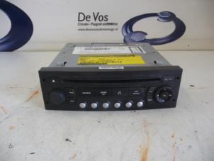 Gebruikte Radio CD Speler Peugeot 5008 Prijs € 50,00 Margeregeling aangeboden door De Vos Onderdelen