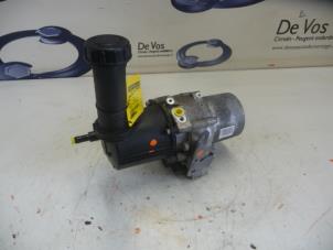 Gebruikte Pomp Servo Peugeot 5008 Prijs € 160,00 Margeregeling aangeboden door De Vos Onderdelen