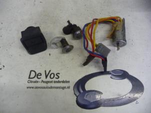 Gebruikte Set Cilindersloten (compleet) Peugeot 306 (7A/C/S) 1.9 DT Prijs € 55,00 Margeregeling aangeboden door De Vos Autodemontagebedrijf