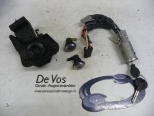 Gebruikte Cilinderslotenset (compleet) Citroen Saxo 1.6 VTR Prijs € 70,00 Margeregeling aangeboden door De Vos Autodemontagebedrijf