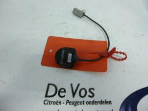Gebruikte Antenne Peugeot 607 (9D/U) 2.2 HDi 16V FAP Prijs € 45,00 Margeregeling aangeboden door De Vos Autodemontagebedrijf
