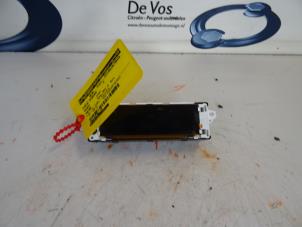 Gebruikte Display Interieur Peugeot Partner Prijs € 70,00 Margeregeling aangeboden door De Vos Onderdelen