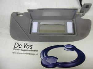Gebruikte Zonneklep Peugeot 607 (9D/U) 2.2 HDi 16V FAP Prijs € 25,00 Margeregeling aangeboden door De Vos Onderdelen
