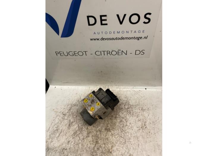Gebruikte ABS Pomp Lancia Zeta 2.1 Turbo DS 12V Prijs € 90,00 Margeregeling aangeboden door De Vos Onderdelen
