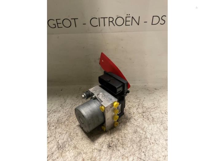 Gebruikte ABS Pomp Peugeot 307 (3A/C/D) 1.6 HDi 16V Prijs € 135,00 Margeregeling aangeboden door De Vos Onderdelen