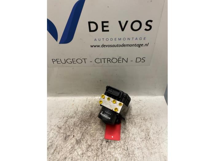 Gebruikte ABS Pomp Peugeot 106 II 1.4 XN,XR,XS,XT Prijs € 90,00 Margeregeling aangeboden door De Vos Onderdelen