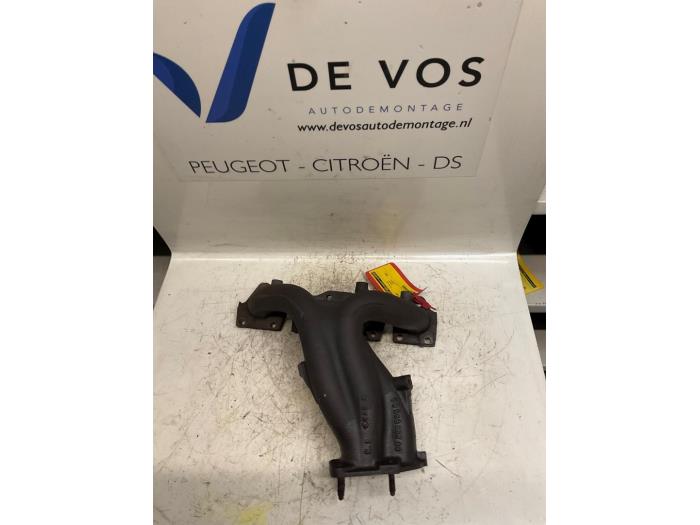 Gebruikte Spruitstuk Uitlaat Peugeot 106 II 1.6 GTi 16V Prijs € 80,00 Margeregeling aangeboden door De Vos Onderdelen