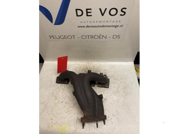 Gebruikte Spruitstuk Uitlaat Peugeot 106 II 1.6 GTi 16V Prijs € 80,00 Margeregeling aangeboden door De Vos Onderdelen