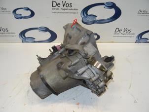 Gebruikte Versnellingsbak Peugeot 206 Prijs € 250,00 Margeregeling aangeboden door De Vos Onderdelen