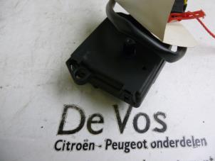 Gebruikte Kachelklep Motor Peugeot 406 (8B) 1.8 16V Bifuel Prijs € 35,00 Margeregeling aangeboden door De Vos Autodemontagebedrijf