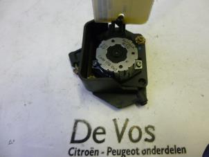 Gebruikte Kachelklep Motor Citroen Xantia (X2/X7) 2.1 TD Prijs € 25,00 Margeregeling aangeboden door De Vos Autodemontagebedrijf