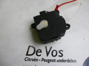 Gebruikte Kachelklep Motor Citroen Xsara (N1) 1.9D Prijs € 25,00 Margeregeling aangeboden door De Vos Autodemontagebedrijf