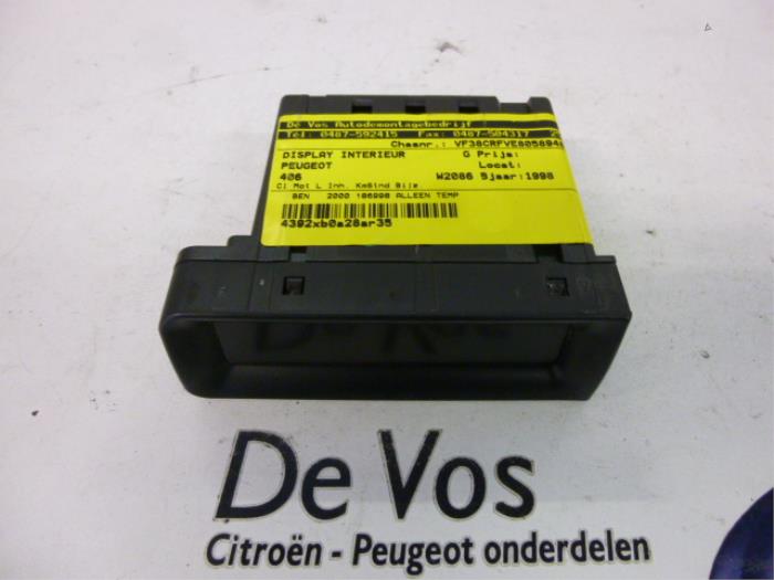 Gebruikte Display Interieur Peugeot 406 Coupé (8C) 2.0 16V Prijs € 25,00 Margeregeling aangeboden door De Vos Onderdelen