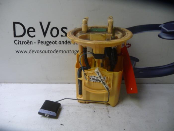 Gebruikte Tank element Pomp Citroen C8 (EA/EB) 2.2 HDi 16V Prijs € 55,00 Margeregeling aangeboden door De Vos Onderdelen