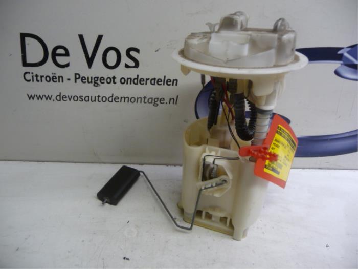 Gebruikte Tank element Pomp Peugeot 607 (9D/U) 2.2 16V Prijs € 55,00 Margeregeling aangeboden door De Vos Onderdelen