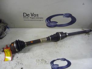 Gebruikte Aandrijfas rechts-voor Peugeot 308 (4A/C) 1.6 HDi 16V Prijs € 70,00 Margeregeling aangeboden door De Vos Onderdelen