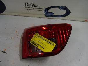Gebruikte Achterlicht links Peugeot 4007 Prijs € 70,00 Margeregeling aangeboden door De Vos Autodemontagebedrijf