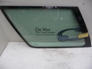 Gebruikte Extra Ruit 4Deurs links-achter Peugeot 405 Prijs € 35,00 Margeregeling aangeboden door De Vos Autodemontagebedrijf