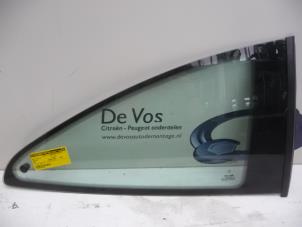 Gebruikte Ruit 2Deurs rechts-achter Peugeot 406 Coupé (8C) 2.0 16V Prijs € 45,00 Margeregeling aangeboden door De Vos Autodemontagebedrijf