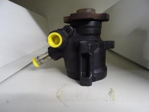 Gebruikte Pomp Servo Peugeot 205 CJ,CT,CTi (741B/20D) 1.9 CTi Prijs € 80,00 Margeregeling aangeboden door De Vos Onderdelen