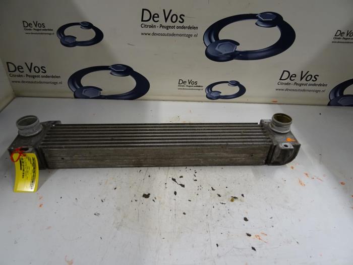 Gebruikte Intercooler Peugeot RCZ (4J) 1.6 16V THP Prijs € 160,00 Margeregeling aangeboden door De Vos Onderdelen