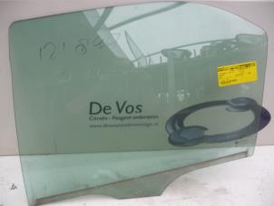 Gebruikte Deurruit 4Deurs links-achter Peugeot 406 (8B) 2.0 HDi 110 Prijs € 25,00 Margeregeling aangeboden door De Vos Autodemontagebedrijf