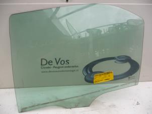 Gebruikte Deurruit 4Deurs links-achter Peugeot 406 (8B) 1.9 Sd,SLd,STd,STXd Prijs € 25,00 Margeregeling aangeboden door De Vos Autodemontagebedrijf