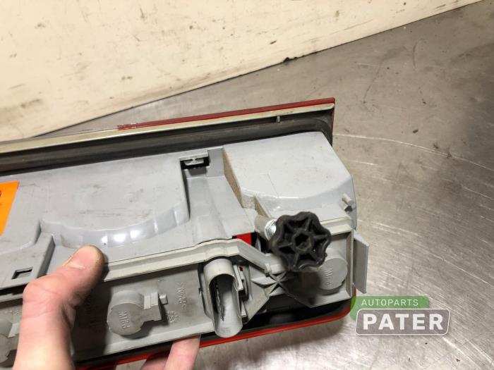 Achterlicht rechts van een Ford Transit Connect 1.8 TDCi SWB 2004