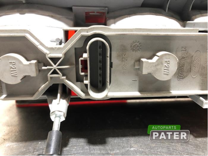 Achterlicht rechts van een Ford Transit Connect 1.8 TDCi SWB 2004