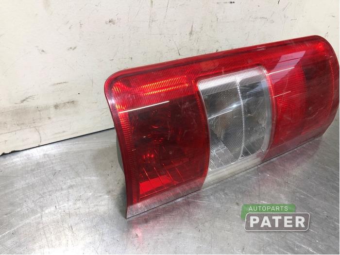 Achterlicht rechts van een Ford Transit Connect 1.8 TDCi SWB 2004