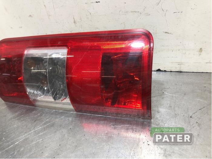 Achterlicht rechts van een Ford Transit Connect 1.8 TDCi SWB 2004