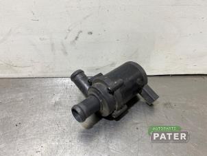Gebruikte Extra waterpomp Volkswagen Golf VI (5K1) 1.4 TSI 160 16V Prijs € 21,00 Margeregeling aangeboden door Autoparts Pater