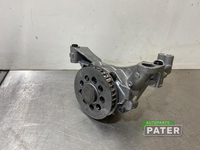 Gebruikte Oliepomp Volkswagen Golf VI (5K1) 1.6 TDI 16V Prijs € 26,25 Margeregeling aangeboden door Autoparts Pater