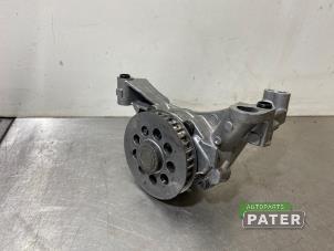 Gebruikte Oliepomp Volkswagen Golf VI (5K1) 1.6 TDI 16V Prijs € 26,25 Margeregeling aangeboden door Autoparts Pater