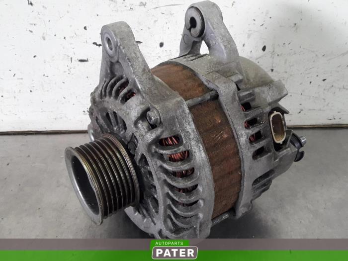 Gebruikte Dynamo Nissan Qashqai (J10) 1.6 16V Prijs € 26,25 Margeregeling aangeboden door Autoparts Pater
