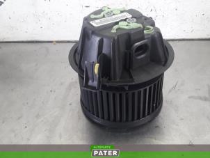 Gebruikte Kachel Ventilatiemotor Dacia Sandero I (BS) 1.2 16V Prijs € 15,75 Margeregeling aangeboden door Autoparts Pater