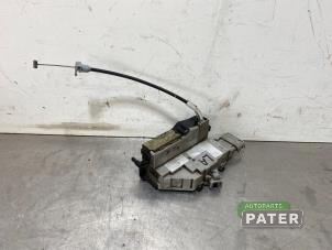 Gebruikte Slotmechaniek Portier 4Deurs links-achter Peugeot 407 (6D) 2.0 HDiF 16V Prijs € 10,50 Margeregeling aangeboden door Autoparts Pater