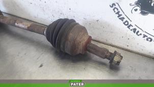 Gebruikte Homokineetas links-voor Renault Trafic New (FL) 1.9 dCi 100 16V Prijs € 38,12 Inclusief btw aangeboden door Autoparts Pater