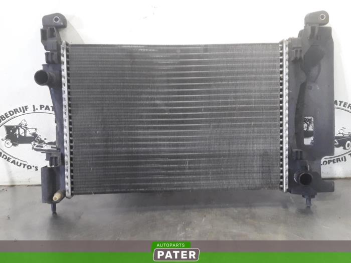 Gebruikte Radiateur Fiat Grande Punto (199) 1.4 16V Prijs € 21,00 Margeregeling aangeboden door Autoparts Pater