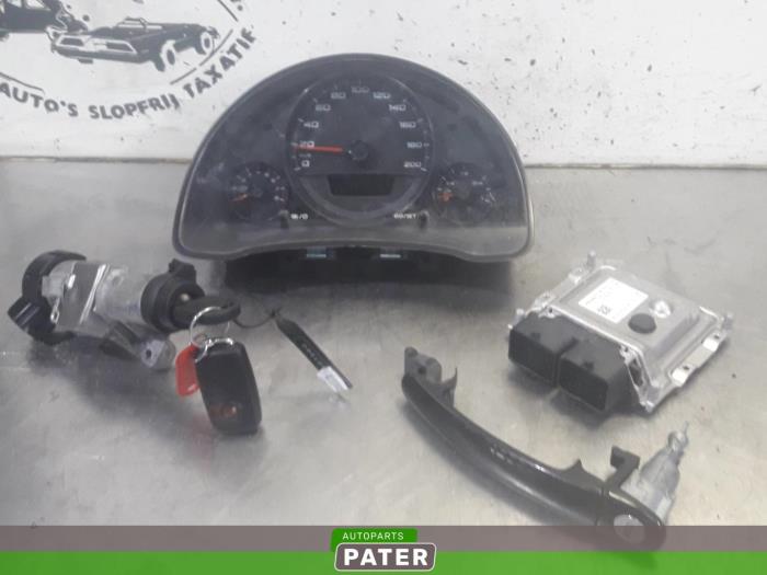 Gebruikte Contactslot + computer Seat Mii 1.0 12V Prijs € 367,50 Margeregeling aangeboden door Autoparts Pater