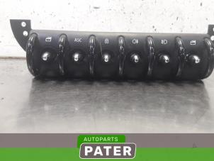 Gebruikte Elektrisch Raam Schakelaar BMW Mini One/Cooper (R50) 1.6 16V One Prijs € 42,00 Margeregeling aangeboden door Autoparts Pater