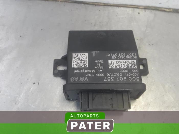 Gebruikte Module Verlichting Volkswagen Passat (3G2) 1.6 TDI 16V Prijs € 21,00 Margeregeling aangeboden door Autoparts Pater